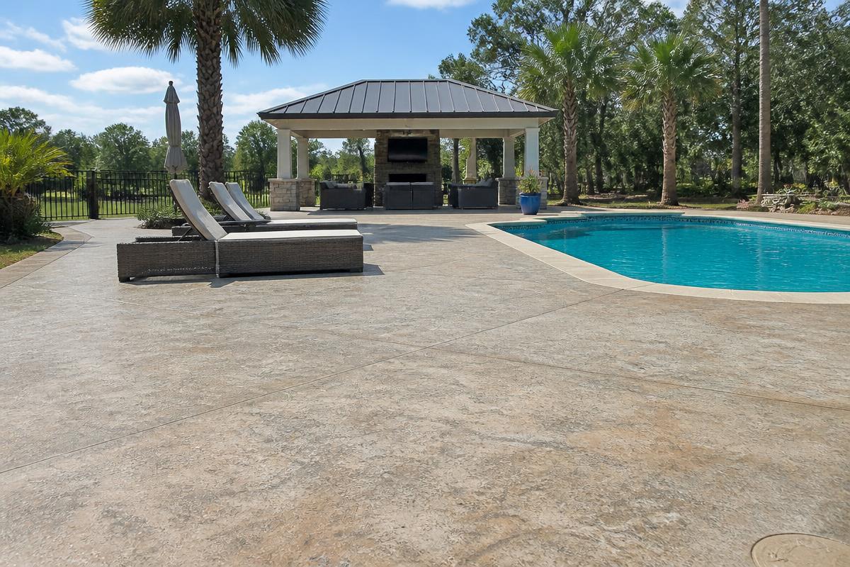 Cool-touch slip-resistant pool deck coating